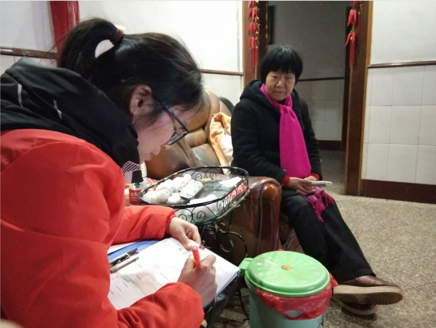 【东门社区社工室】“幸福来敲门，‘鼠’你最阳光”新春探访送祝福活动-2