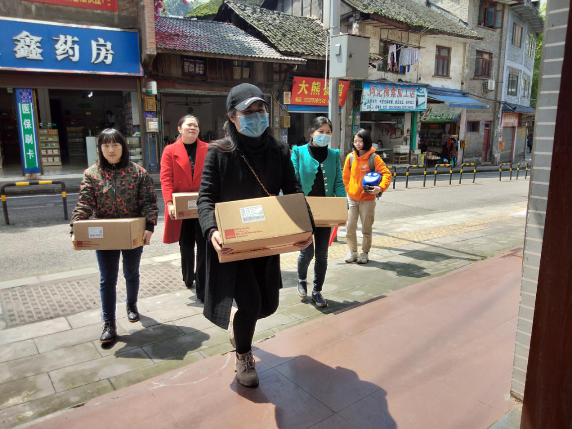 石坝社区“致敬坚守，为爱加油”奶粉捐赠公益行动-2