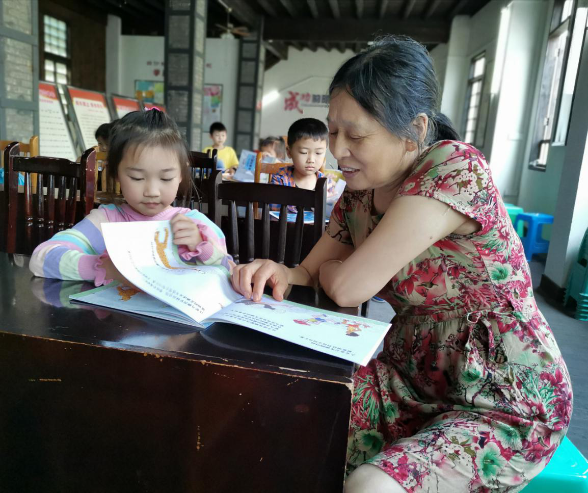 “小候鸟图书角”亲子阅读活动-1
