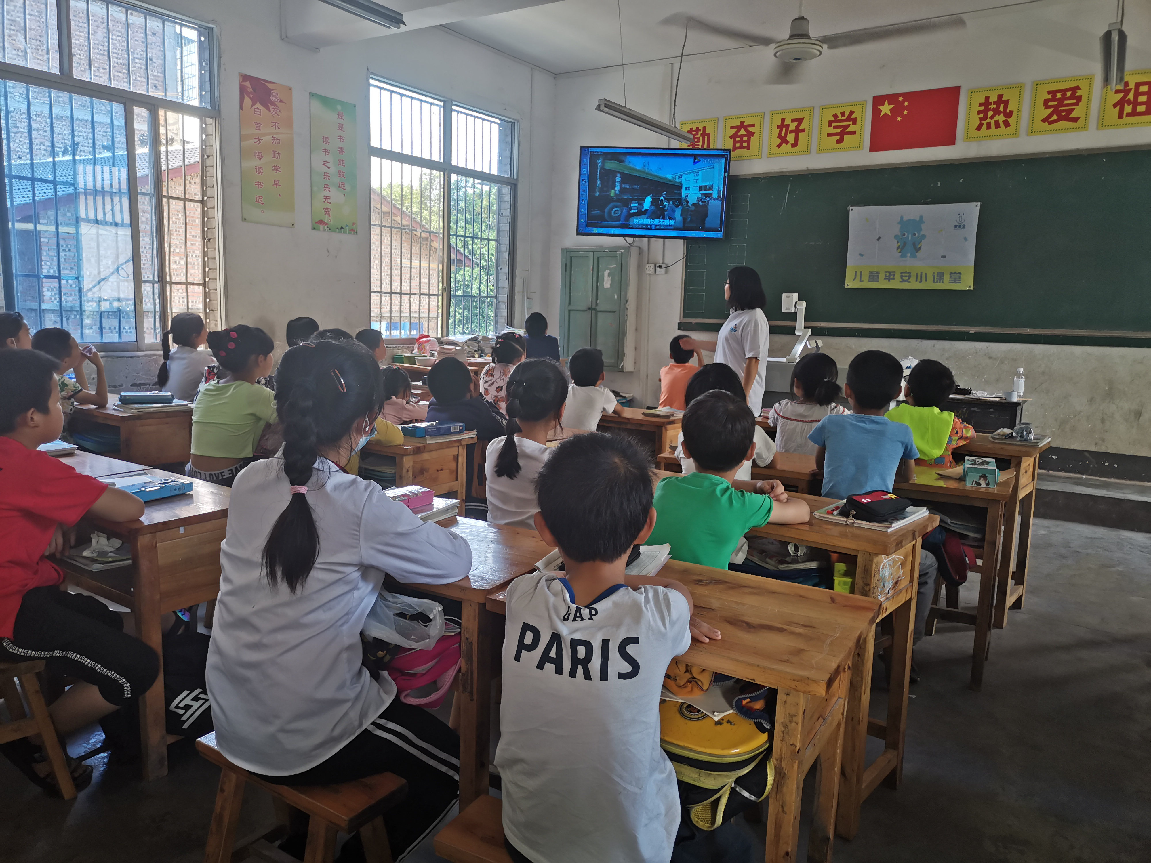 麻柳小学儿童平安授课-3