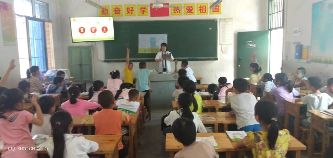 【儿童平安】麻柳小学交通安全第二课时-2
