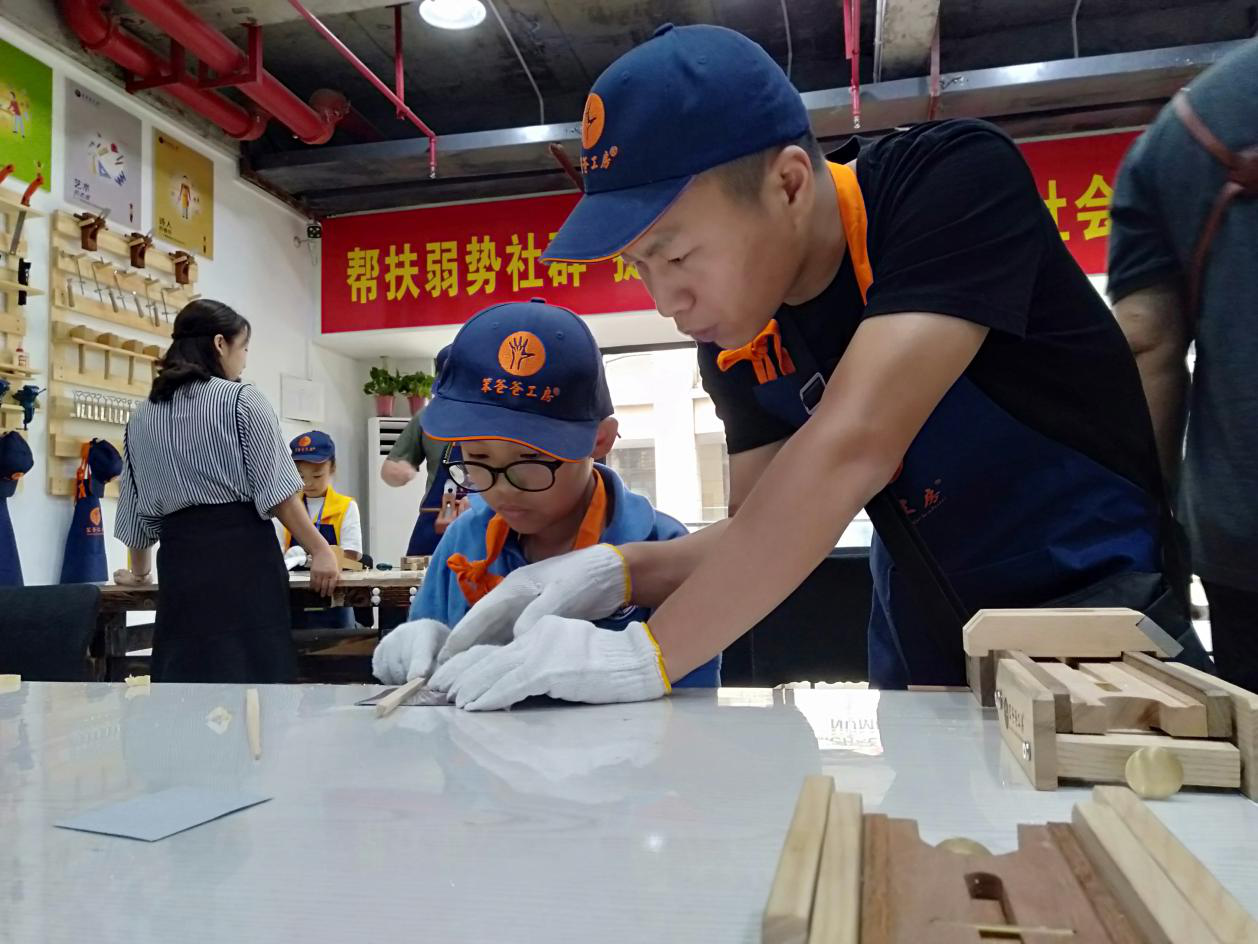 “点亮父爱，公筷行动”亲子手工课-2
