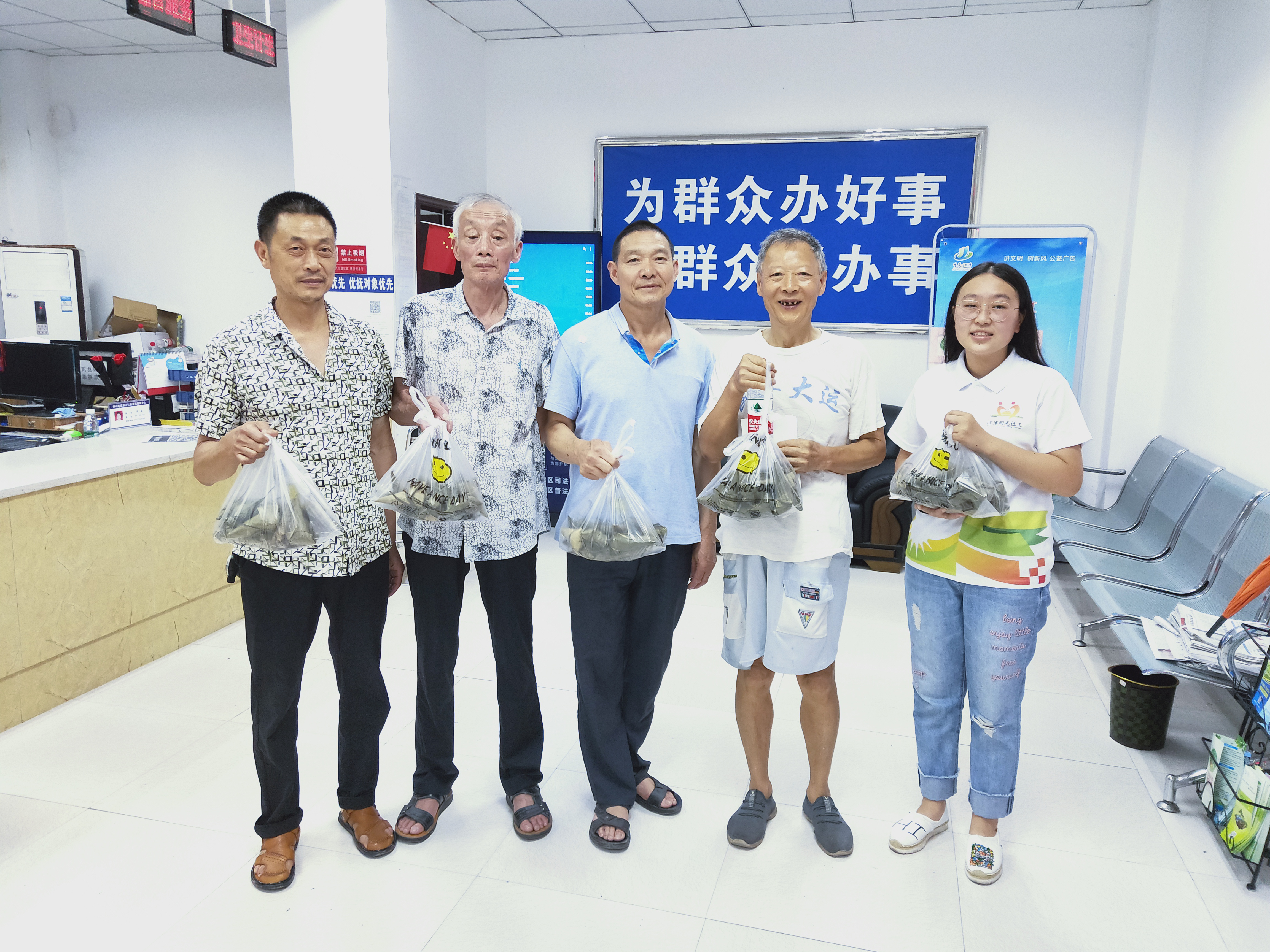 【滨江社区社工室】“端午送温暖，慰问暖人心”活动-1