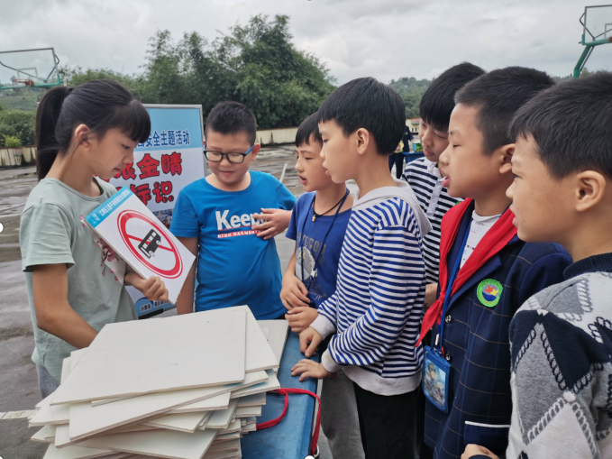 西湖小学校园安全主题活动-2