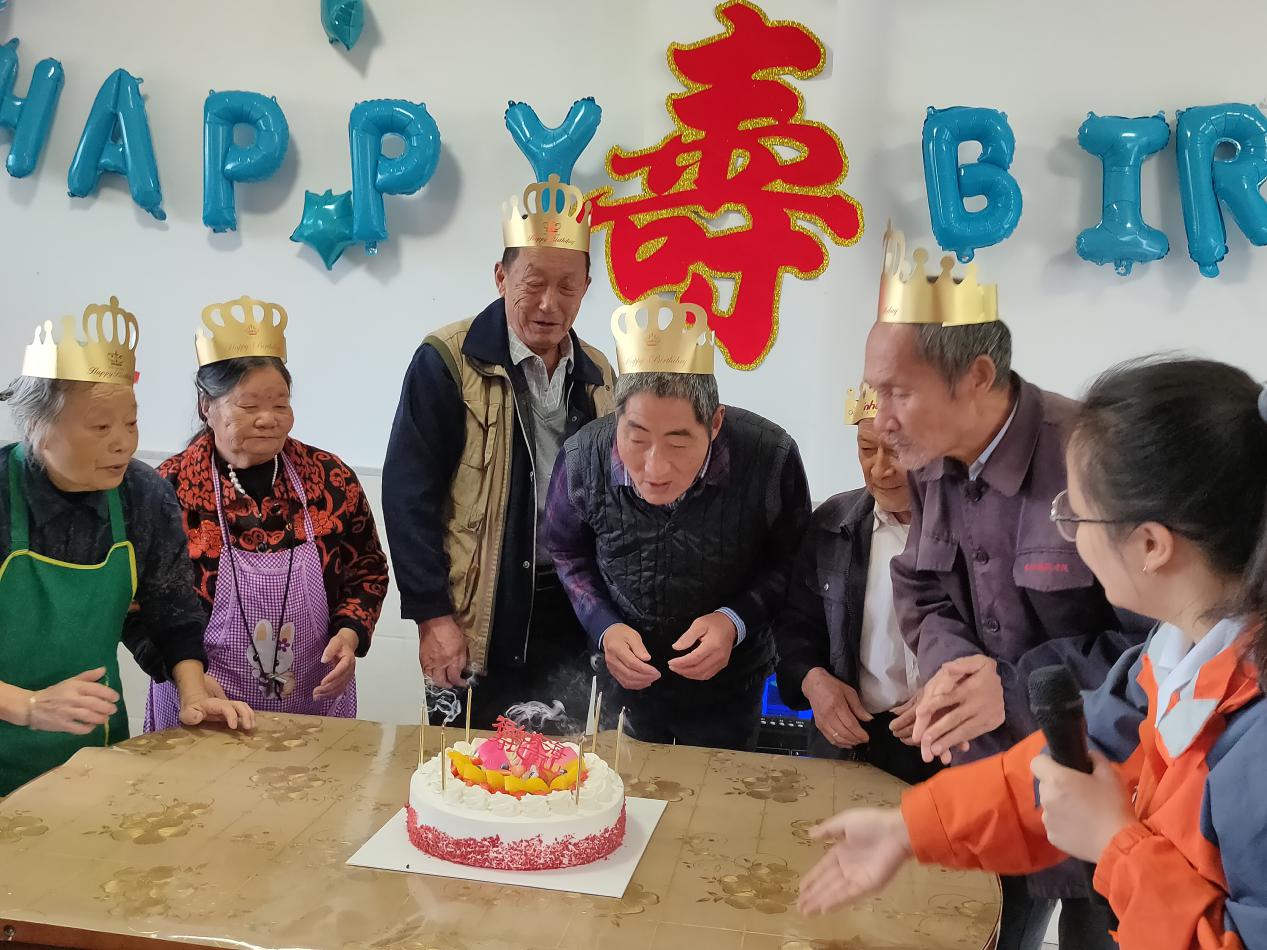 “温馨生日会，情系敬老院”主题生日会活动-4