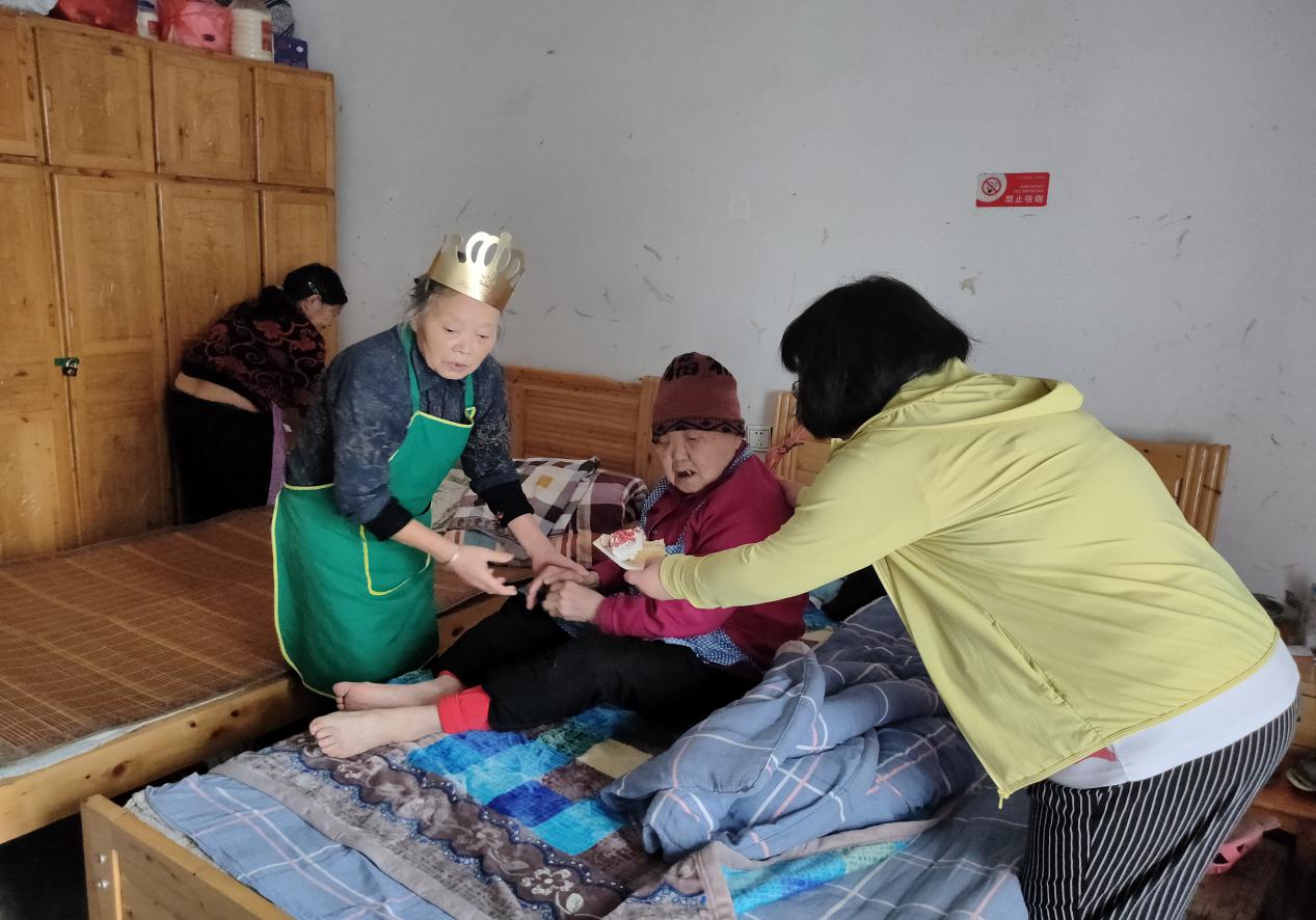 “温馨生日会，情系敬老院”主题生日会活动-5