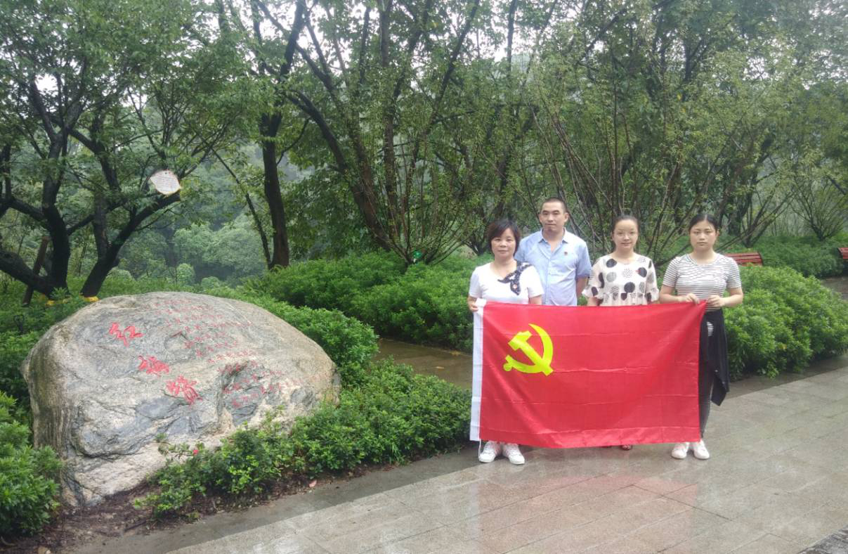 参观红色教育基地，弘扬爱国主义精神-4