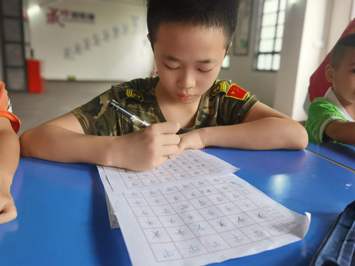 白沙留守儿童硬笔书法免费培训第三期-2