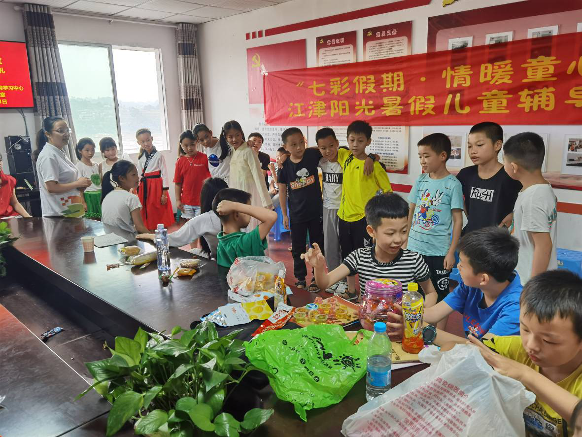 “七彩假期，情暖童心” ——江津阳光暑假儿童辅导班结业典礼-1