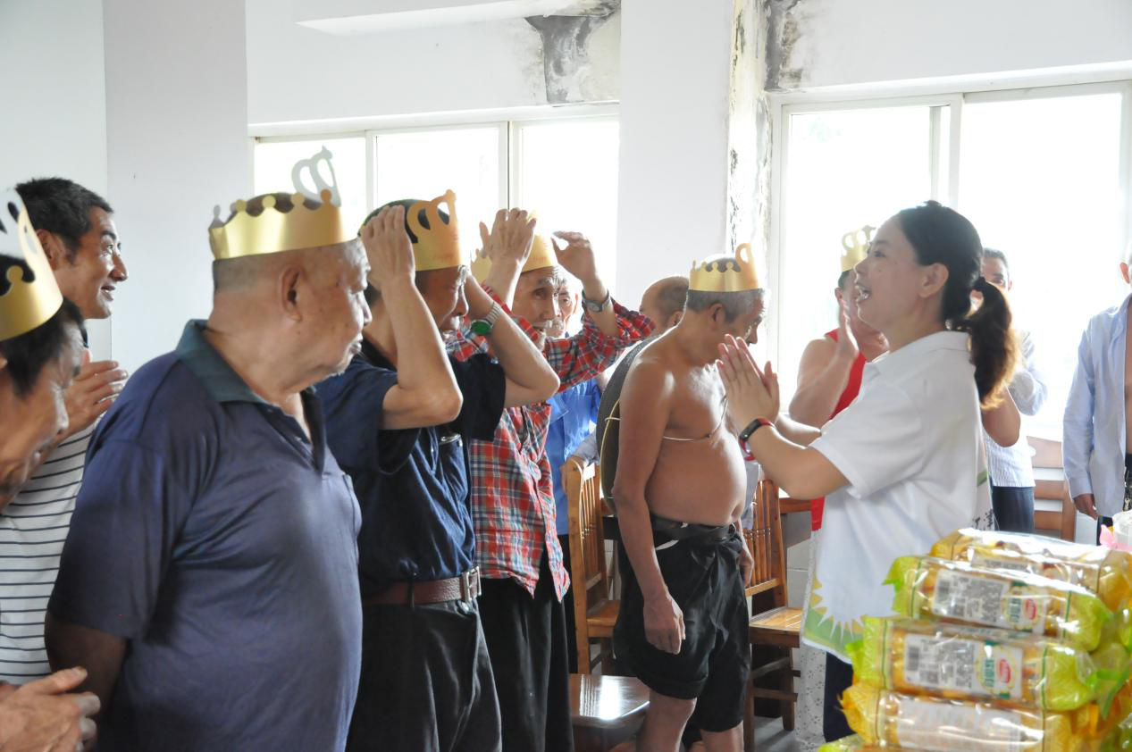 “别样生日会，情暖敬老院”主题生日会活动-4