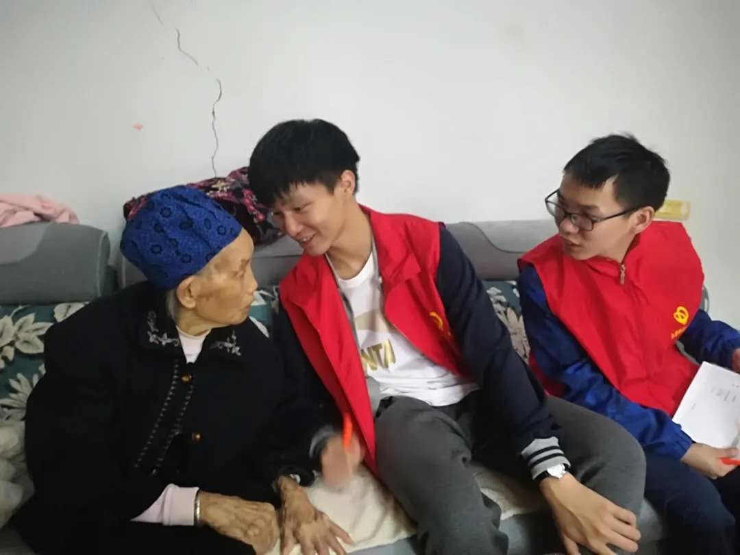 中秋关爱老人活动-2
