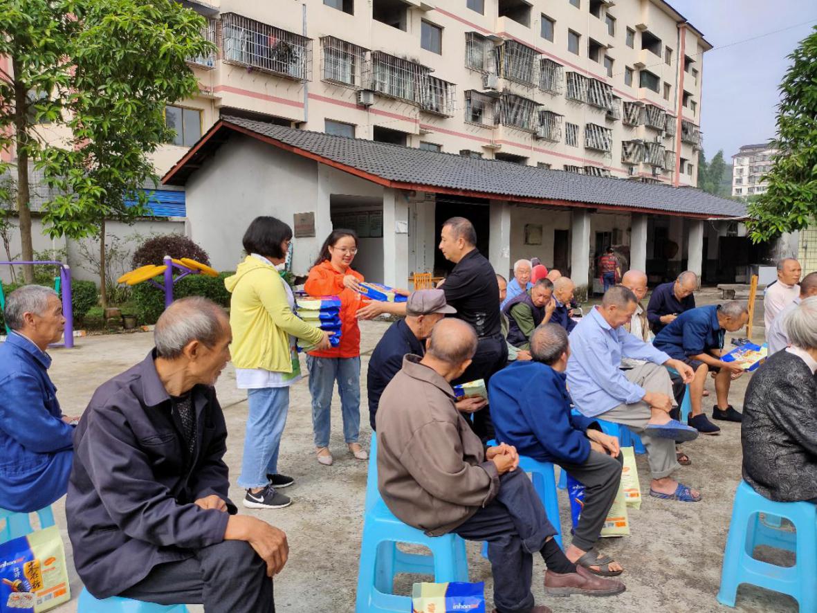 “温馨生日会，情系敬老院”滩盘敬老院集体生日会-3