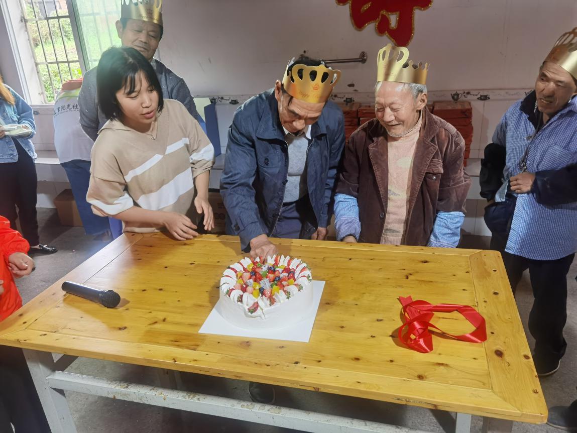 三口敬老院“温馨生日会，情系敬老院”活动-2