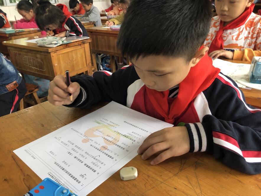 第二届“阳光童年”预防儿童欺凌和暴力项目 梯子小学上课啦-4