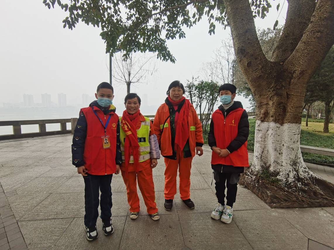 “情暖环卫工 有爱就是年”                ——关爱环卫工人温暖活动-3