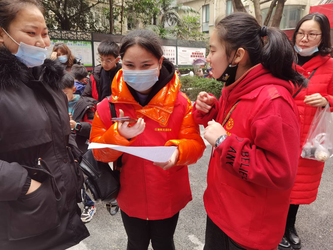 关爱孤寡老人，志愿上门尘扫活动-3