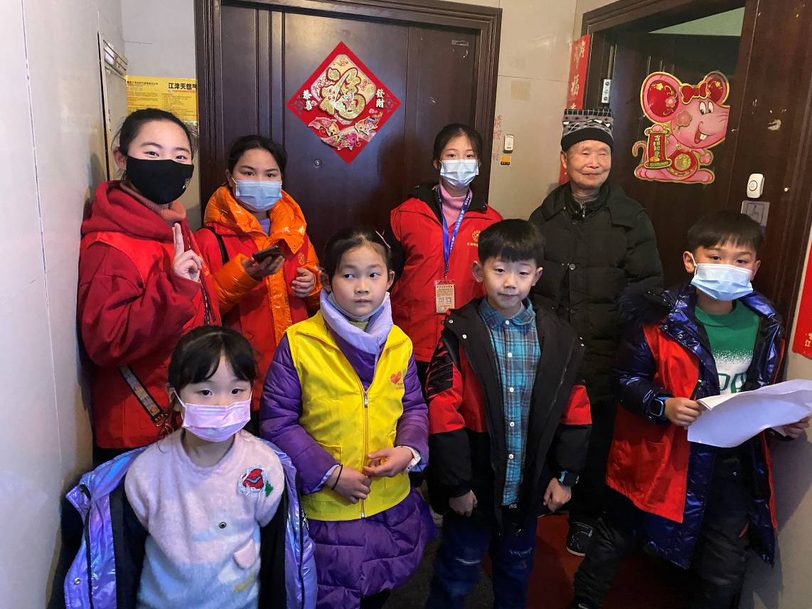 关爱孤寡老人，志愿上门尘扫活动-4