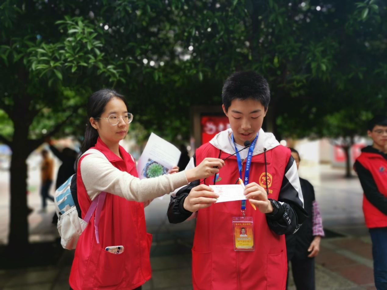 “安全常伴 携爱同行”爱心义卖活动-2