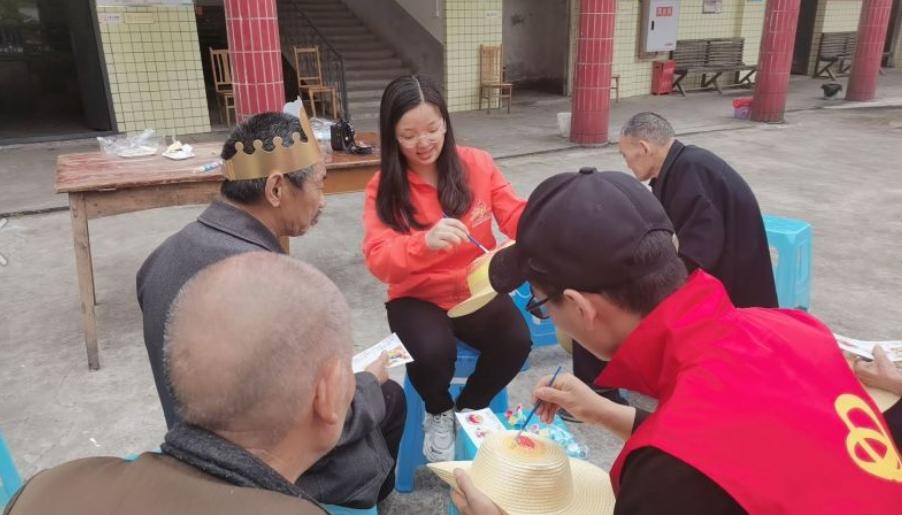 “彩绘手工帽，敬老一家亲” ——五保老人集体生日会-2