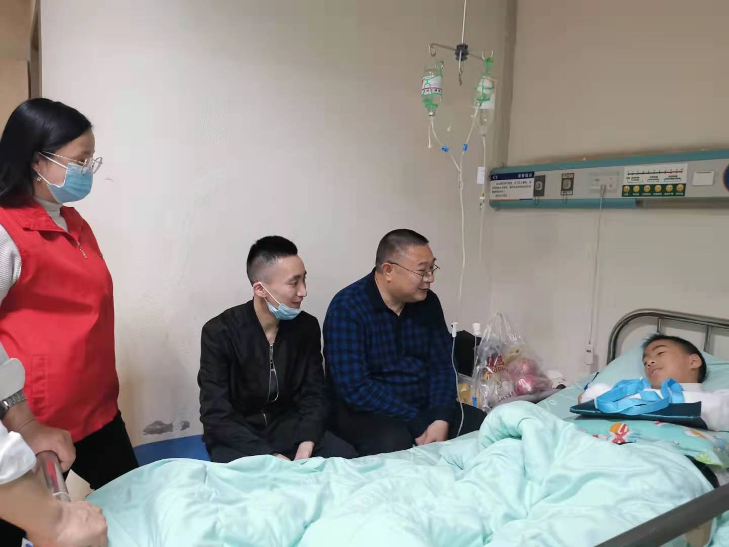 关爱困境儿童医院探访活动-3